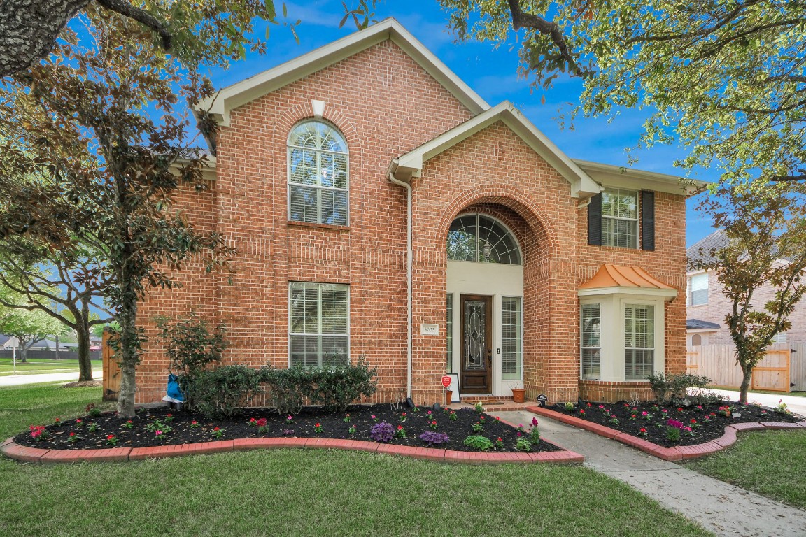 5703 Brennan Ridge Lane Katy, TX 77450 - Photo 7 of 45 a front view of a house with a garden