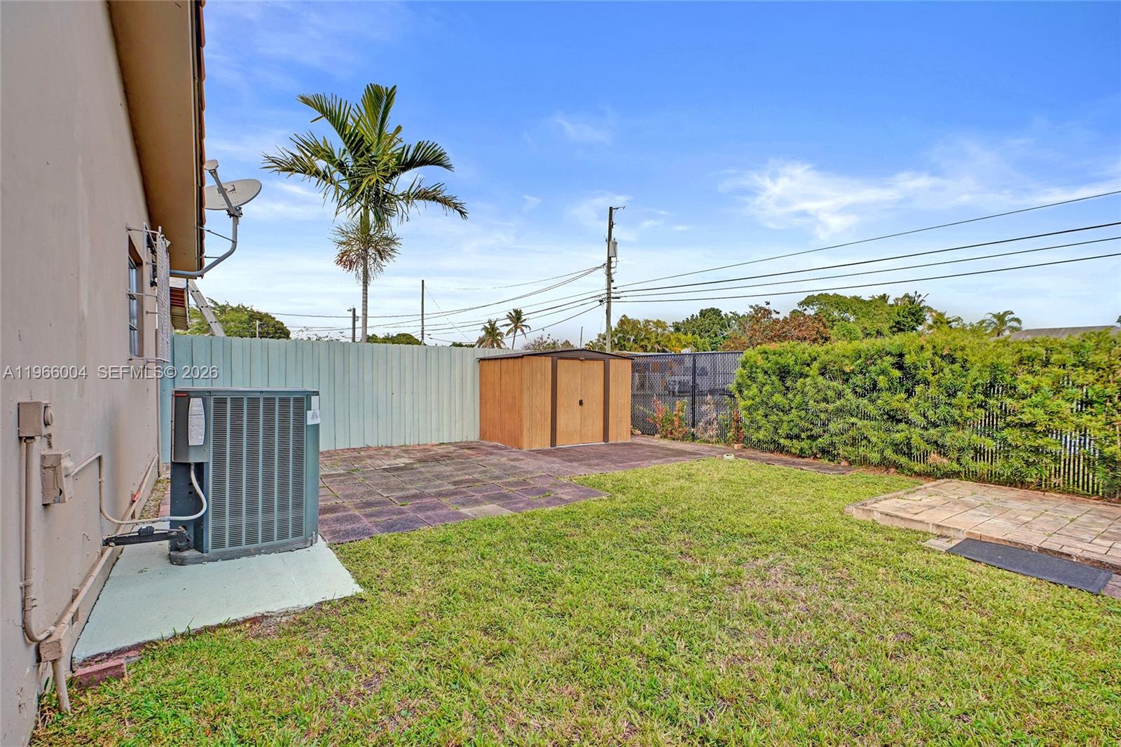 6501 Southwest 30th Street Miami, FL 33155 - Photo 25 of 36 ANOTHER VIEW OF SIDE YARD