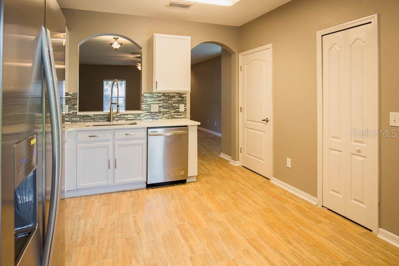 5879 Fishhawk Ridge Drive Lithia, FL 33547 - Photo 4 of 17