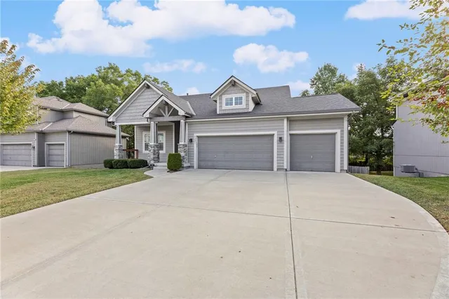 $525,000 | 5221 Meadow View Drive, Shawnee, KS 66226