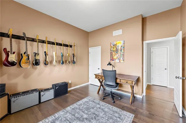 $525,000 | 5221 Meadow View Drive, Shawnee, KS 66226