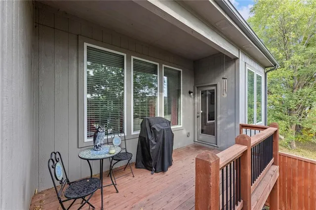 $525,000 | 5221 Meadow View Drive, Shawnee, KS 66226