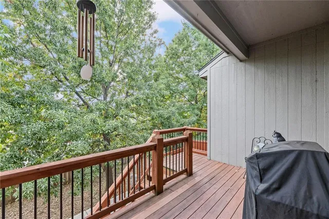 $525,000 | 5221 Meadow View Drive, Shawnee, KS 66226