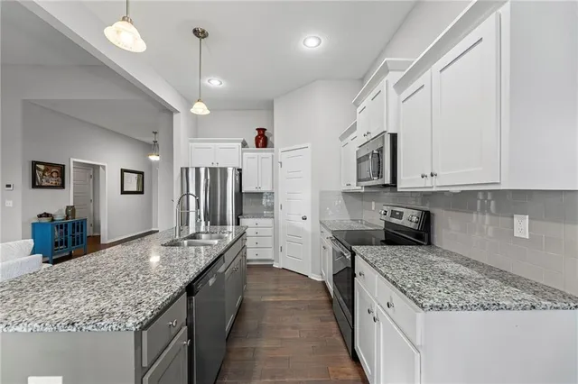 $525,000 | 5221 Meadow View Drive, Shawnee, KS 66226