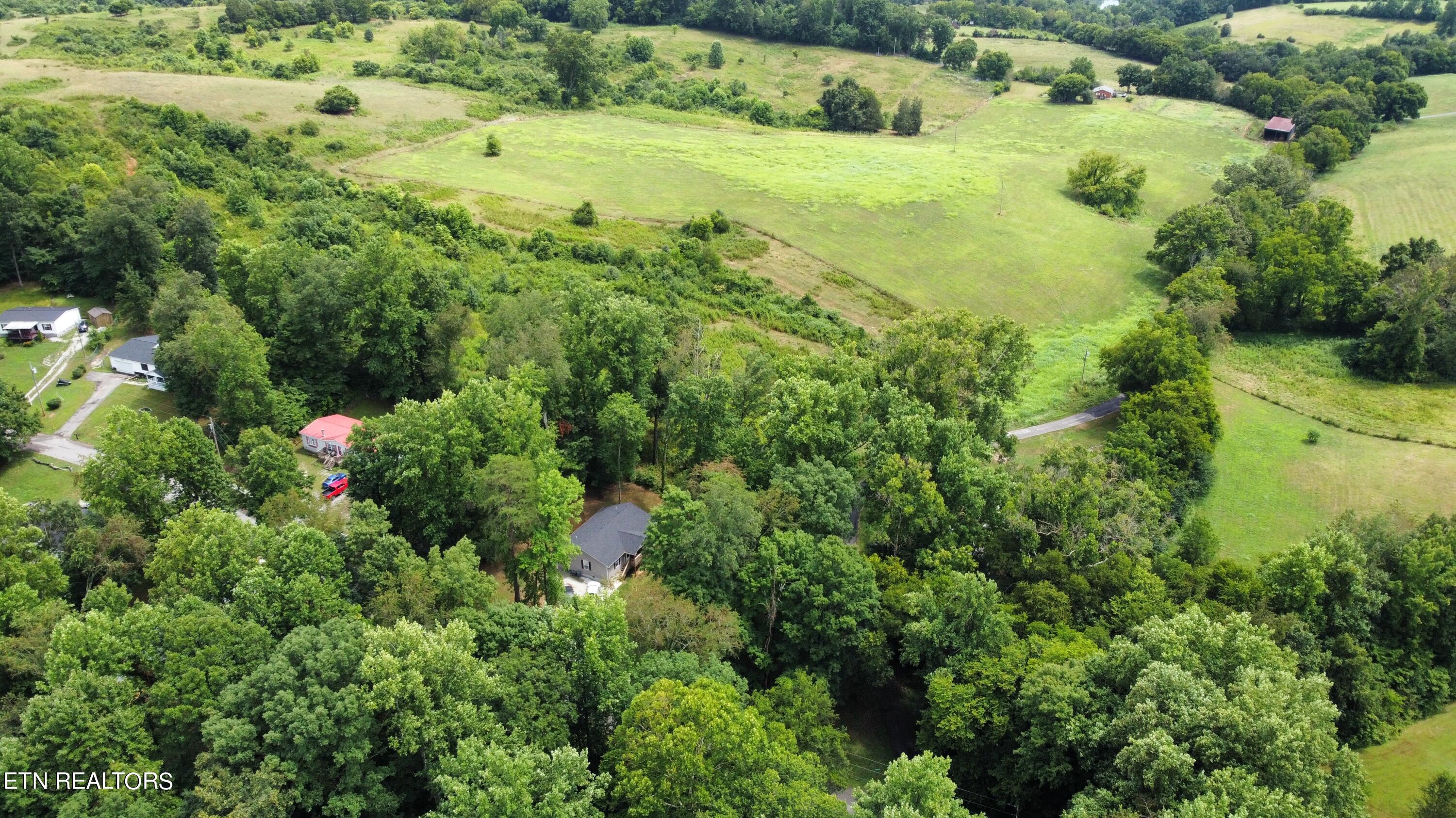 124 Rose Hill Lane Rutledge, TN 37861 - Photo 3 of 20 dji_fly_20240718_150408_561_172132953803