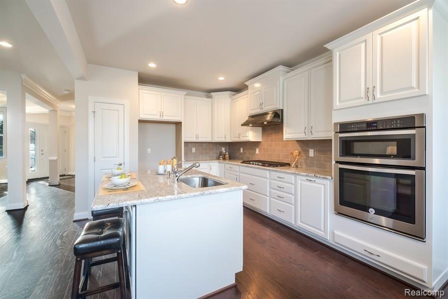 42772 Cardinal Way, Unit 54 Novi, MI 48375 - Photo 6 of 11 vht_viewer_5.jpg