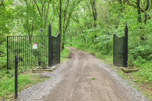 $1,895,000 | 28 Bussell Road, Carthage, TN 37030