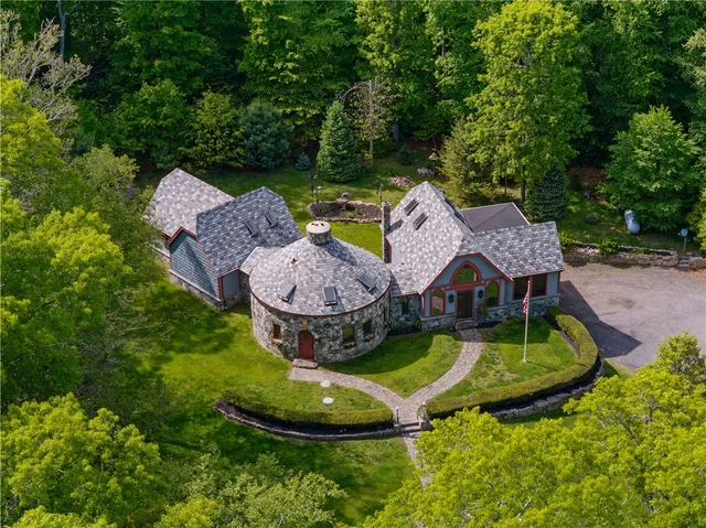 $1,275,000 | 485 Lake Road, Tiverton, RI 02878