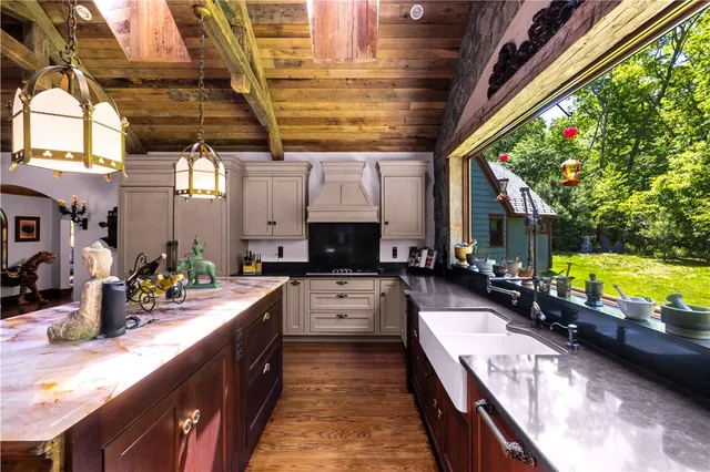 $1,275,000 | 485 Lake Road, Tiverton, RI 02878