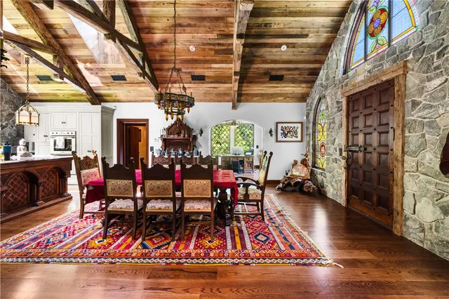 $1,275,000 | 485 Lake Road, Tiverton, RI 02878