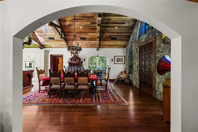 $1,275,000 | 485 Lake Road, Tiverton, RI 02878