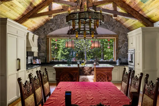 $1,275,000 | 485 Lake Road, Tiverton, RI 02878