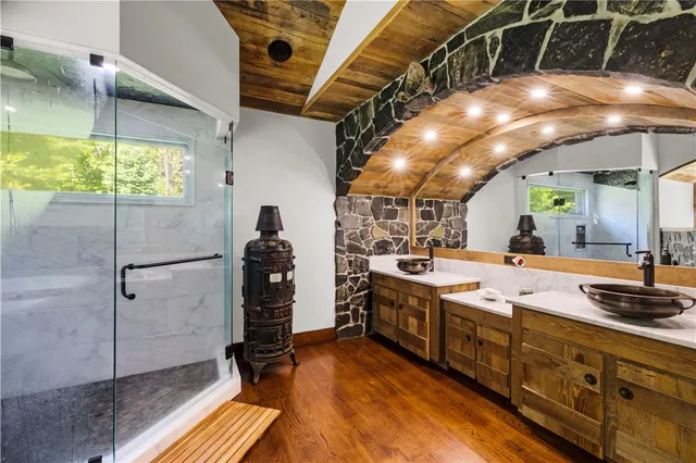 $1,275,000 | 485 Lake Road, Tiverton, RI 02878