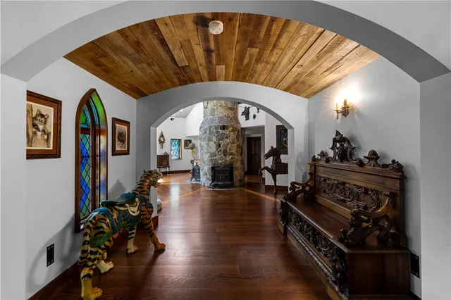 $1,275,000 | 485 Lake Road, Tiverton, RI 02878