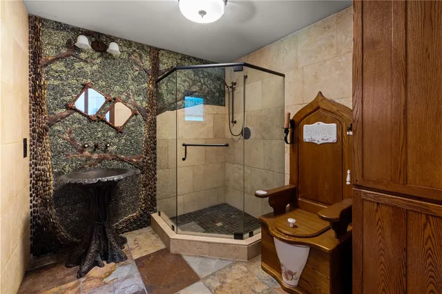 $1,275,000 | 485 Lake Road, Tiverton, RI 02878