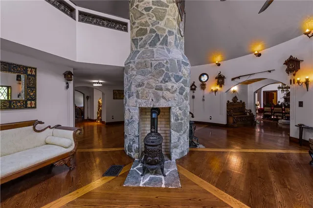 $1,275,000 | 485 Lake Road, Tiverton, RI 02878