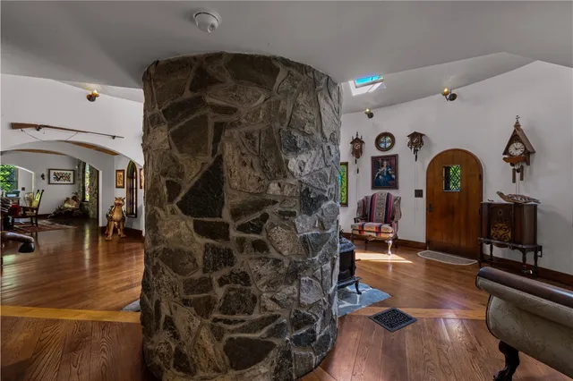 $1,275,000 | 485 Lake Road, Tiverton, RI 02878