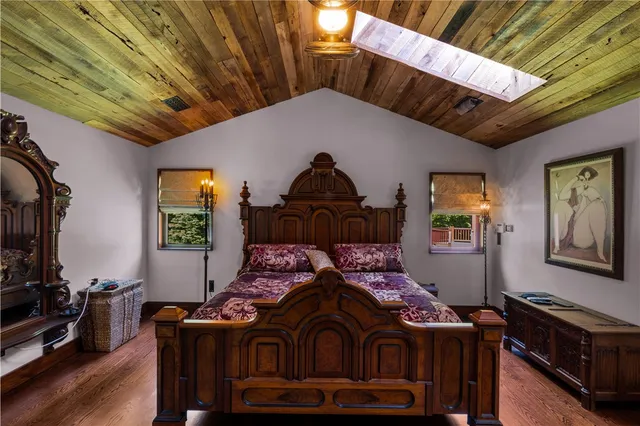 $1,275,000 | 485 Lake Road, Tiverton, RI 02878