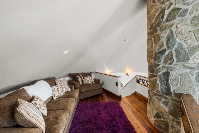 $1,275,000 | 485 Lake Road, Tiverton, RI 02878