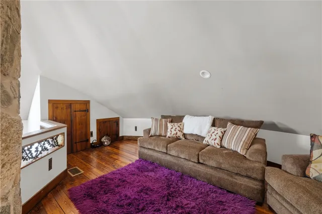 $1,275,000 | 485 Lake Road, Tiverton, RI 02878