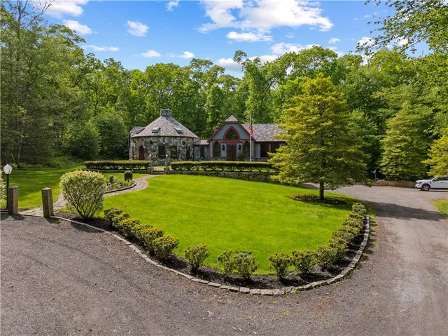 $1,275,000 | 485 Lake Road, Tiverton, RI 02878