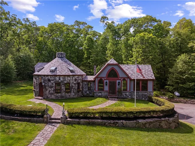 $1,275,000 | 485 Lake Road, Tiverton, RI 02878
