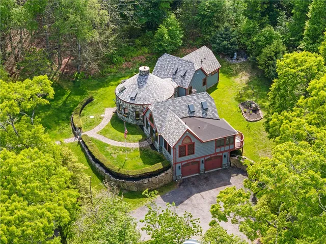 $1,275,000 | 485 Lake Road, Tiverton, RI 02878
