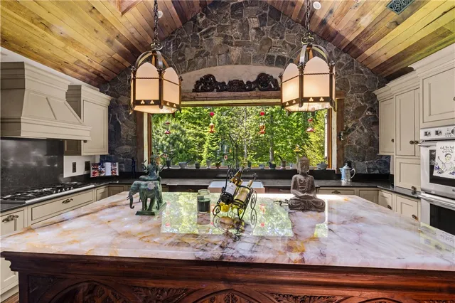 $1,275,000 | 485 Lake Road, Tiverton, RI 02878