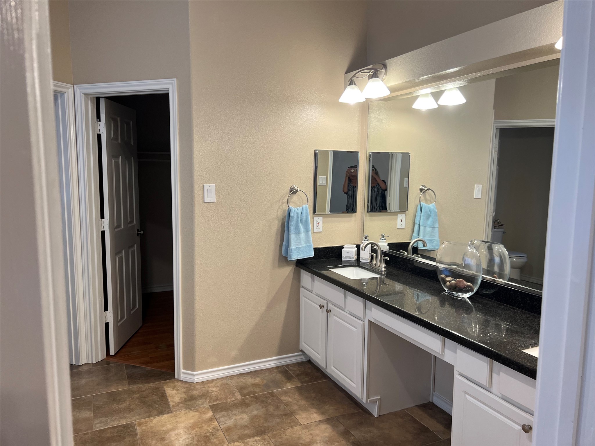 3122 Hemingway Drive Montgomery, TX 77356 - Photo 9 of 15 a bathroom with a sink and a mirror