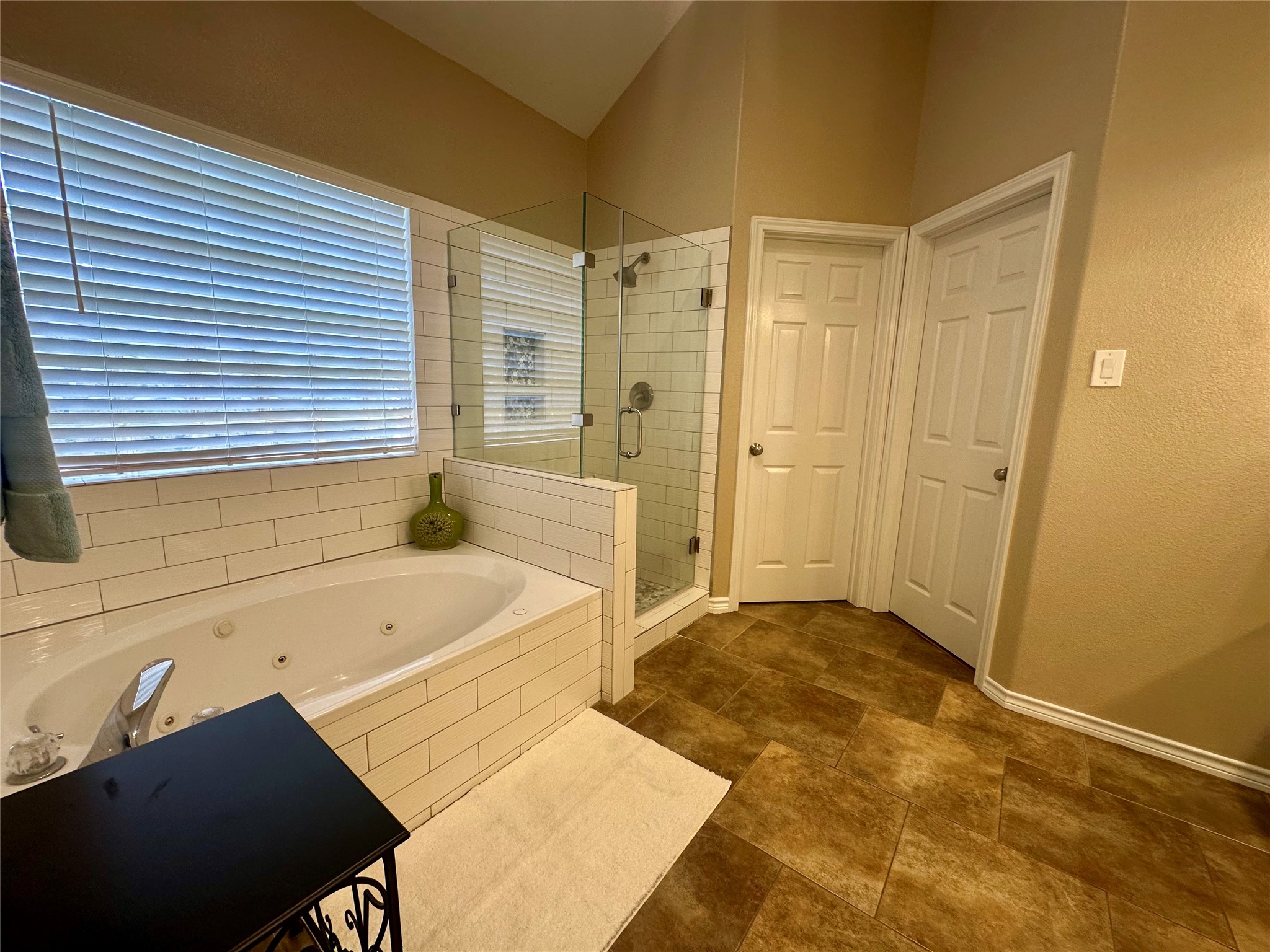 3122 Hemingway Drive Montgomery, TX 77356 - Photo 10 of 15 a bathroom with a bathtub and a sink