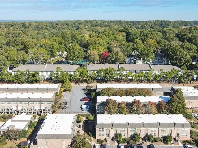 $299,900 | 6980 Roswell Road, Unit M1, Atlanta, GA 30328