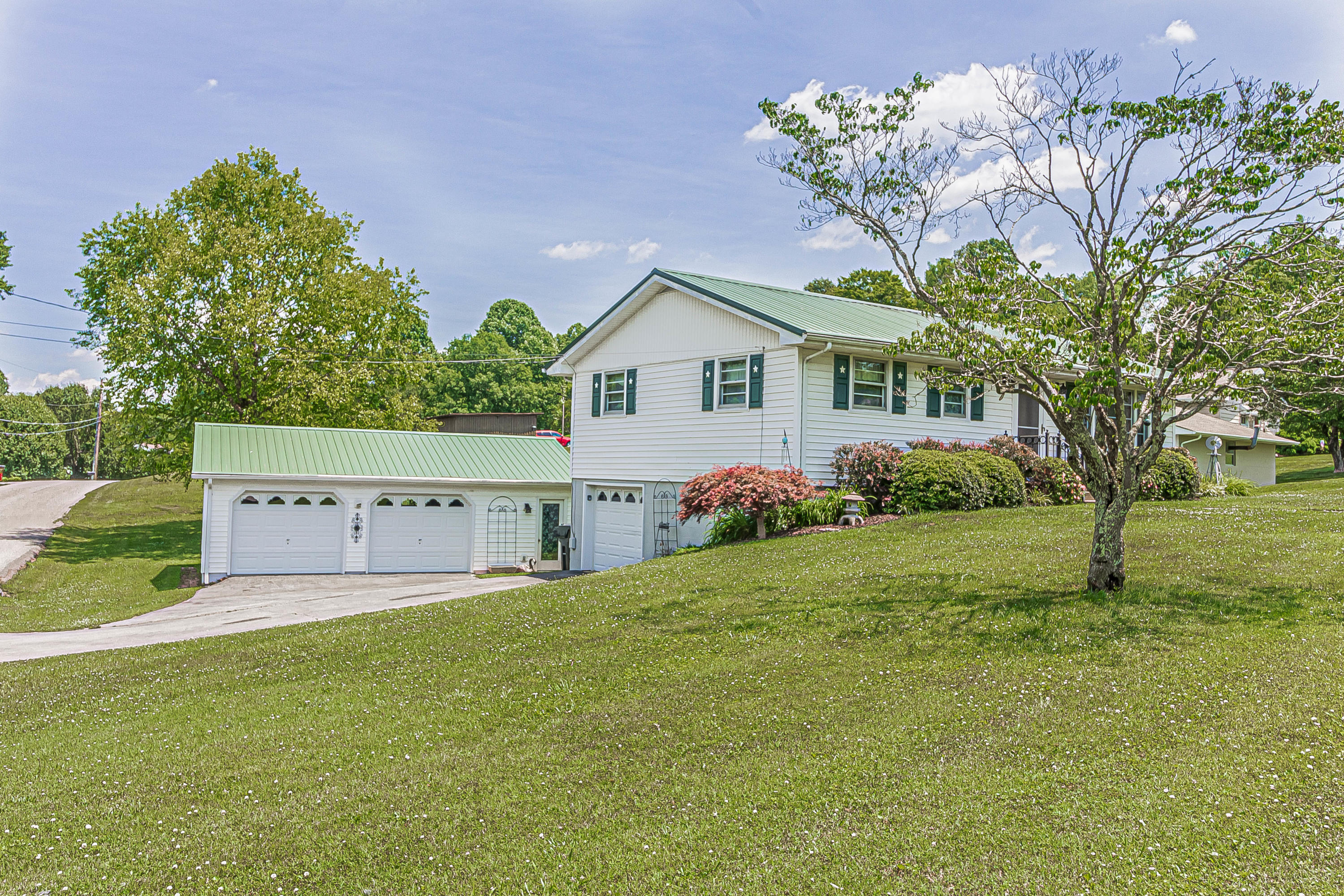 104 Light Lane Fall Branch, TN 37656 - Photo 11 of 59 IMG_0047-HDR