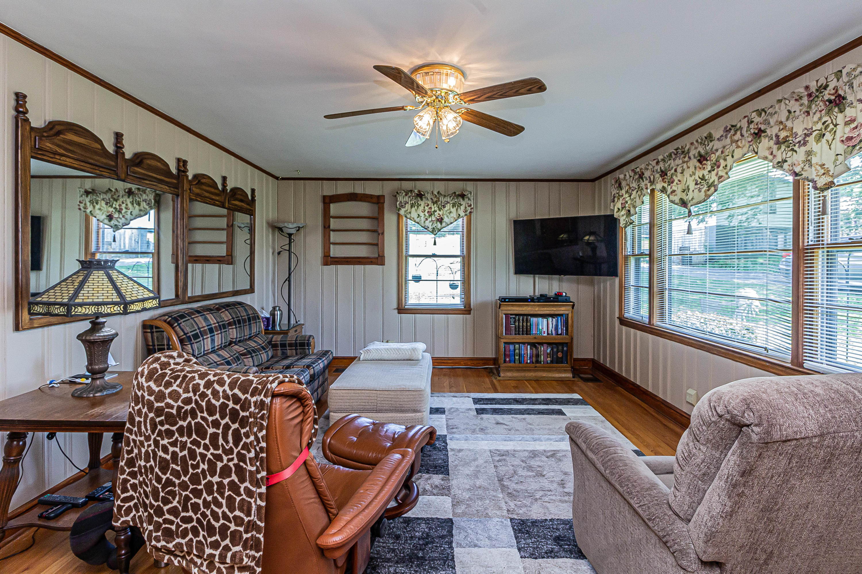 104 Light Lane Fall Branch, TN 37656 - Photo 15 of 59 IMG_0076