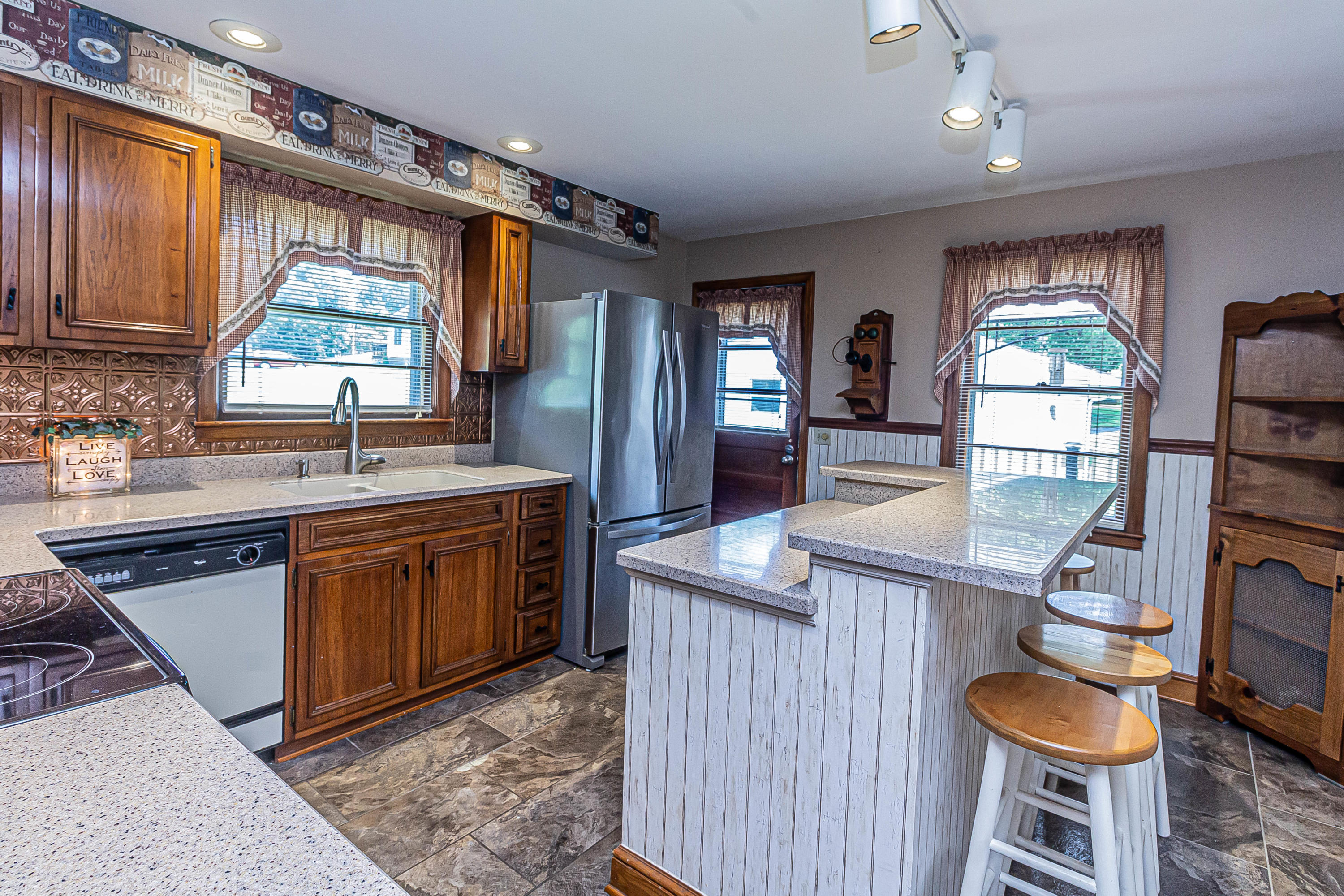 104 Light Lane Fall Branch, TN 37656 - Photo 31 of 59 IMG_0105