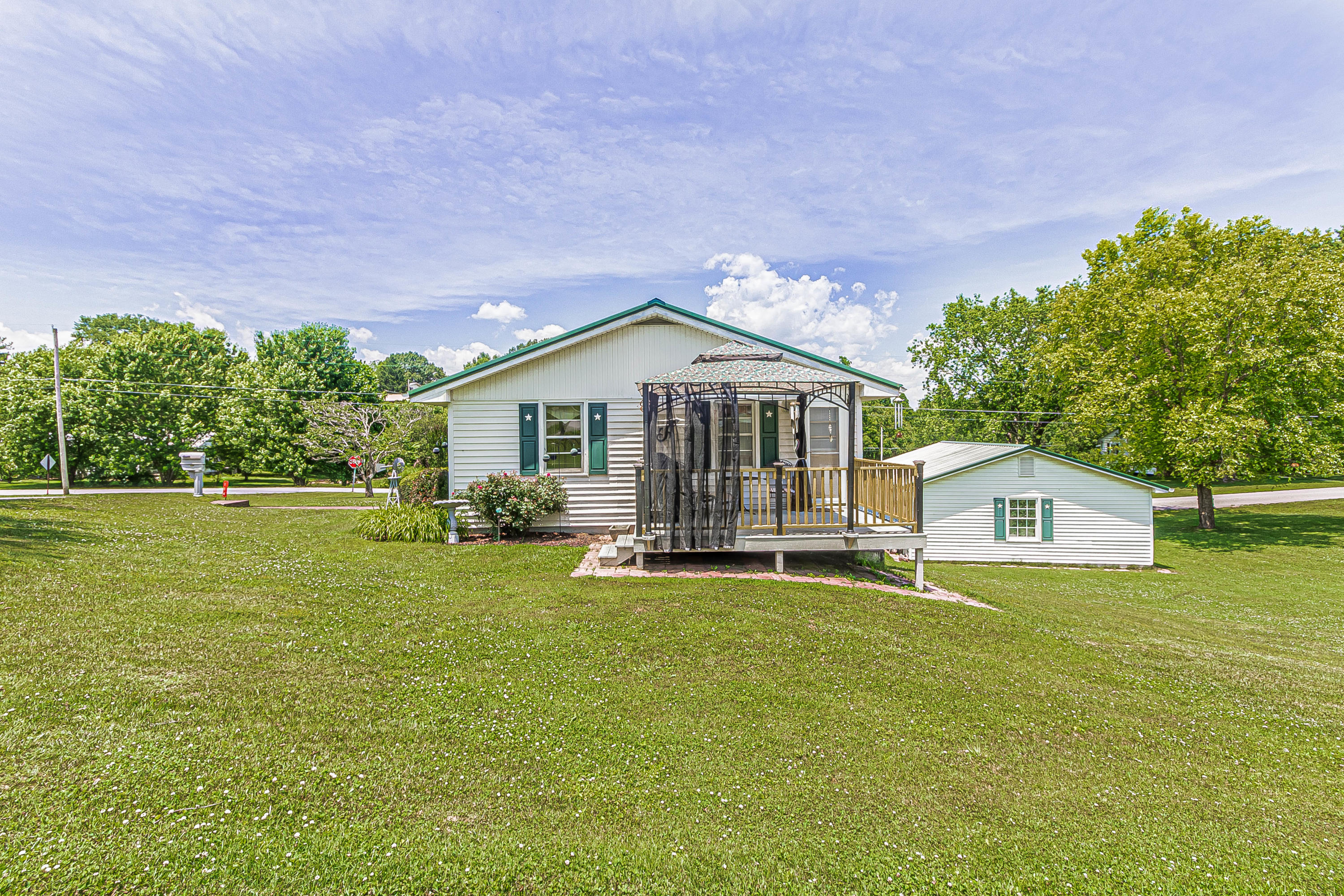 104 Light Lane Fall Branch, TN 37656 - Photo 5 of 59 IMG_0017-HDR