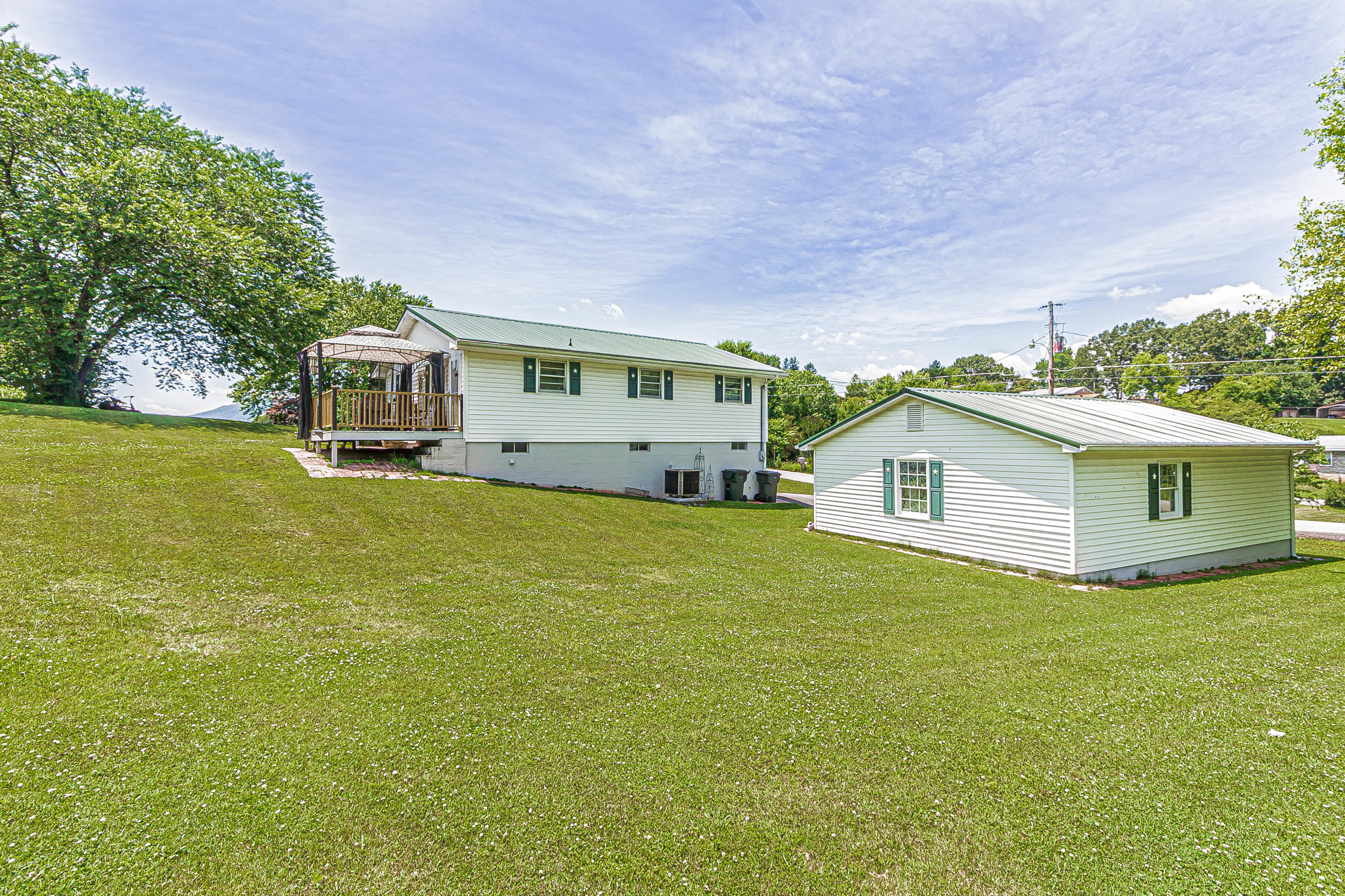 104 Light Lane Fall Branch, TN 37656 - Photo 7 of 59 IMG_0032