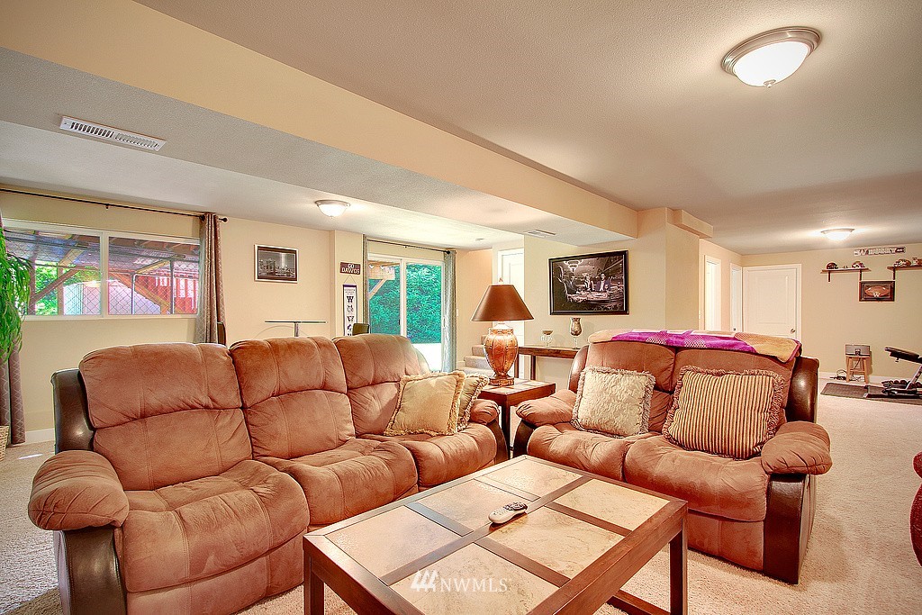 12627 Southeast 158th Street Renton, WA 98058 - Photo 11 of 23 Gallery Image 11