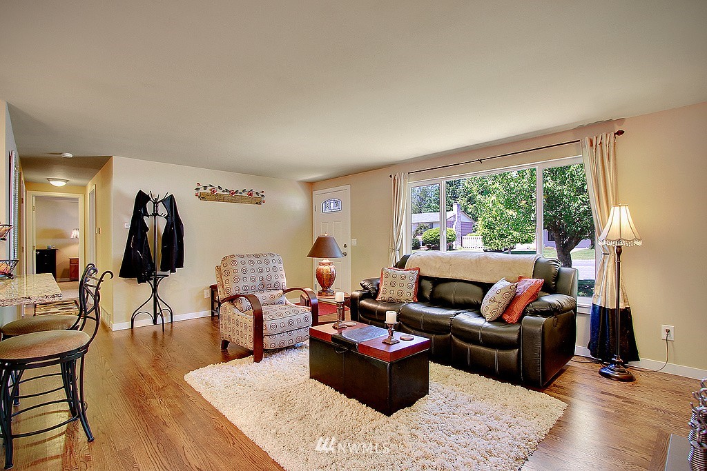 12627 Southeast 158th Street Renton, WA 98058 - Photo 3 of 23 Gallery Image 3