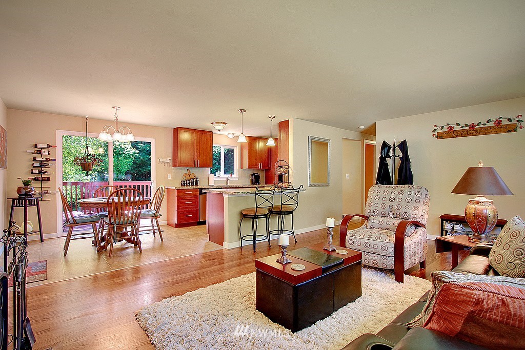 12627 Southeast 158th Street Renton, WA 98058 - Photo 4 of 23 Gallery Image 4
