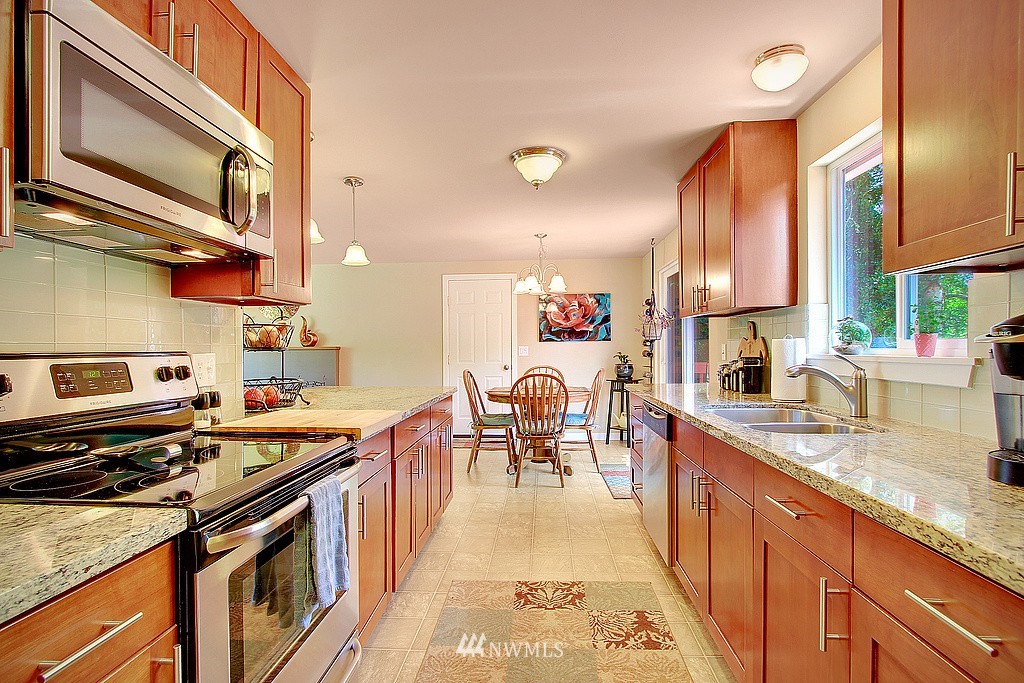 12627 Southeast 158th Street Renton, WA 98058 - Photo 5 of 23 Gallery Image 5