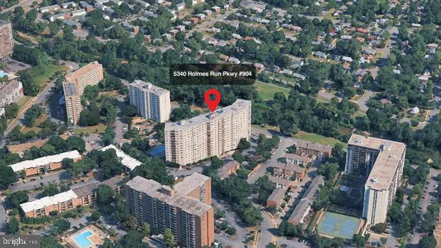 a bathroom with a sink and toilet