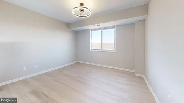 $300,000 | 5340 Holmes Run Parkway, Unit 1215, Alexandria, VA 22304