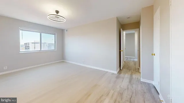 $300,000 | 5340 Holmes Run Parkway, Unit 1215, Alexandria, VA 22304