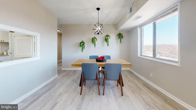 $300,000 | 5340 Holmes Run Parkway, Unit 1215, Alexandria, VA 22304