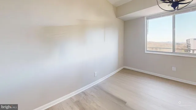 $300,000 | 5340 Holmes Run Parkway, Unit 1215, Alexandria, VA 22304