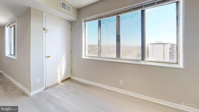 $300,000 | 5340 Holmes Run Parkway, Unit 1215, Alexandria, VA 22304