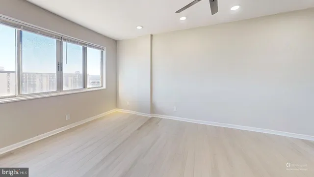 $300,000 | 5340 Holmes Run Parkway, Unit 1215, Alexandria, VA 22304