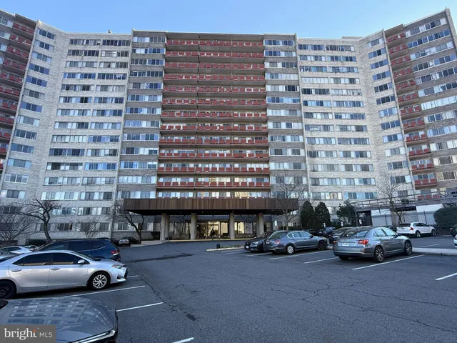 $300,000 | 5340 Holmes Run Parkway, Unit 1215, Alexandria, VA 22304