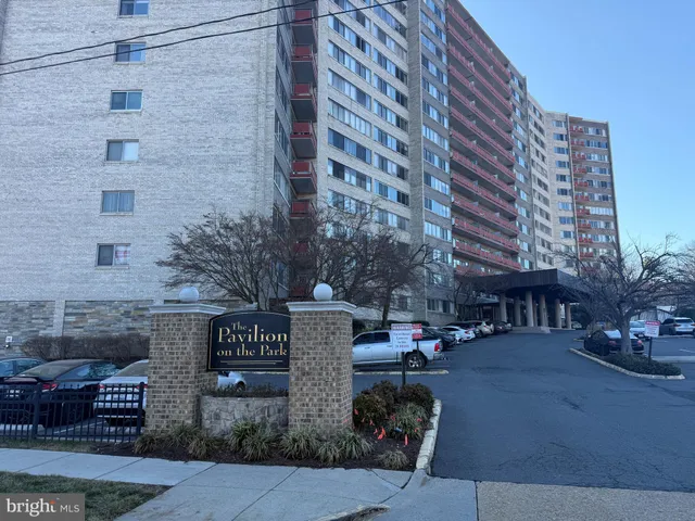 $300,000 | 5340 Holmes Run Parkway, Unit 1215, Alexandria, VA 22304