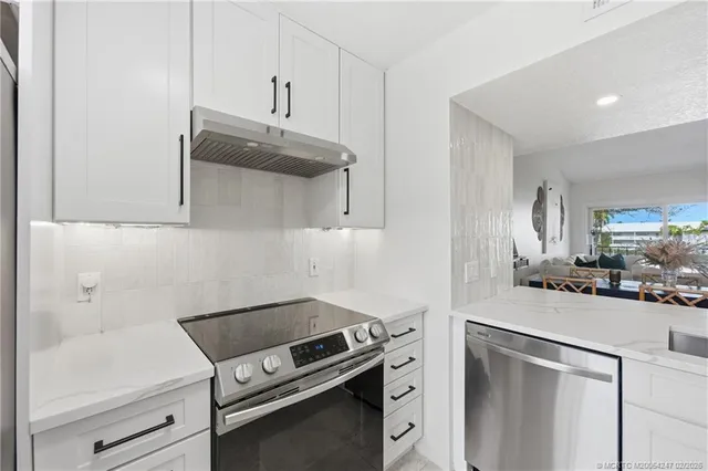 $4,750 | 1155 Lake Shore Drive, Unit 202, West Palm Beach, FL 33403